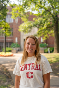 Mykenna Cole '25, Central College student ambassador